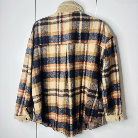 Plaid Sherpa-Trim Teddy Jacket in Beige & Black - Picture 8 of 8